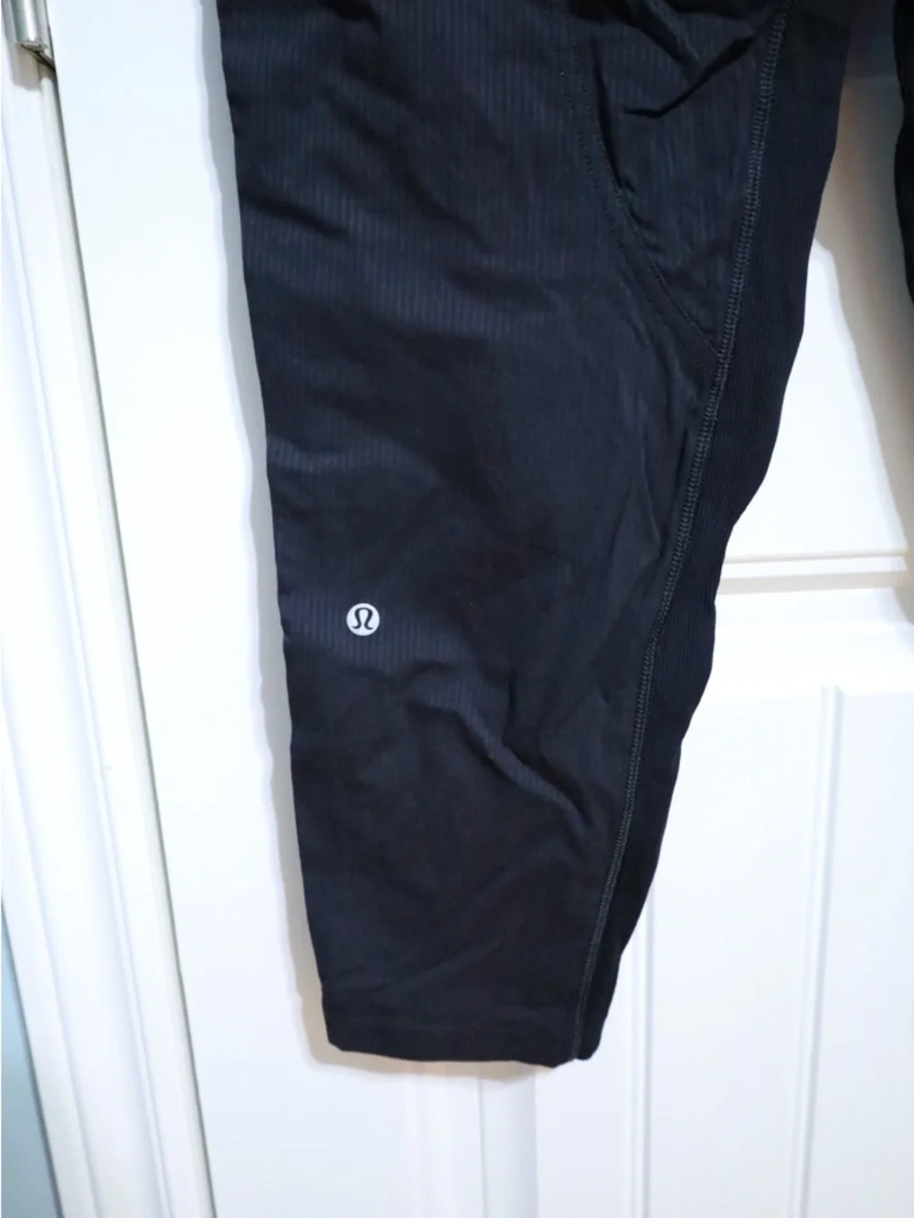 Lululemon Dance Studio Crop *25" Black Womens Size 4 - Picture 8 of 10